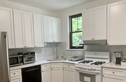 Squirrel Hill South House | Lovely, cozy 3-bedroom home near CMU/Upitt/UPMC