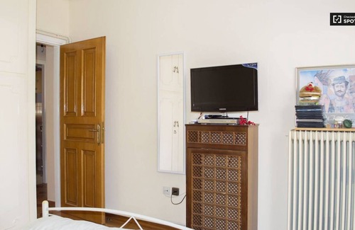 Nea Smirni House | Lovely double bed room with A/C