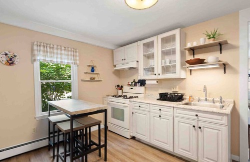 Amesbury Apartment | Lovely Downtown Oasis ~ Hospitals/Colleges/Beaches