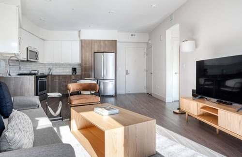 Fremont Apartment | Lovely Fremont 1BR w/ Gym, Pool & W/D, nr BART, by Blueground