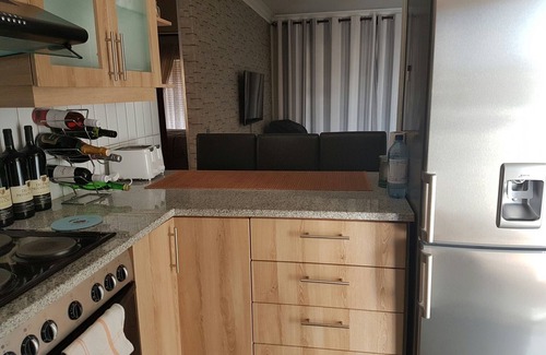 Bloubergstrand Apartment | Lovely Fully Furnished Holiday Accommodation