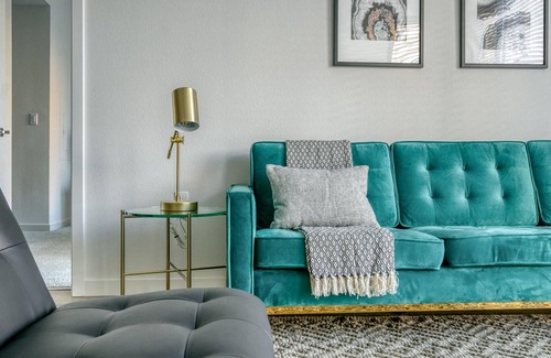 Downtown Oakland Apartment | Lovely Furnished 2BR in Oakland, Pet-Friendly