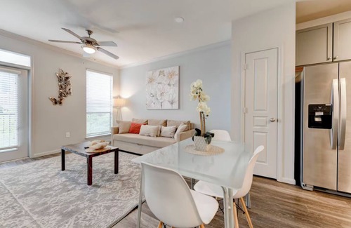 Medical District Apartment | Lovely Getaway w/King Bed - Downtown ATX