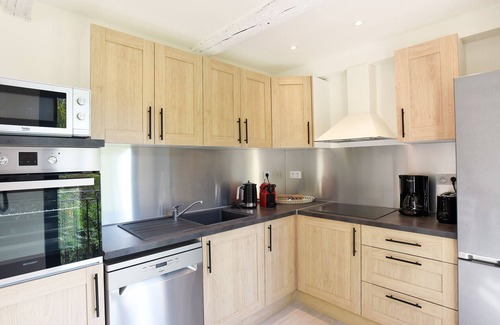 Caderousse House | Lovely Gîte with Pool in the Heart of Vaucluse