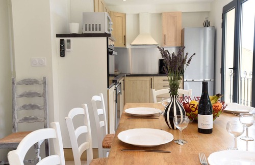 Caderousse House | Lovely Gîte with Pool in the Heart of Vaucluse