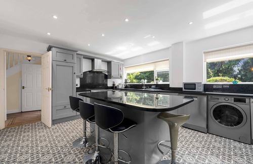 Cheadle House | Lovely Greater MCR Family Home by City SuperHost