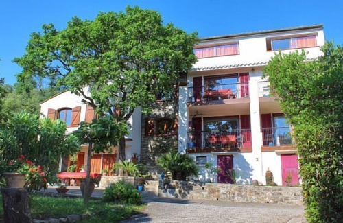 Plage d'Argeles Apartment | Lovely ground floor gîte in a pretty farmhouse with trees and swimming pool