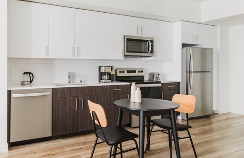 Hayward Apartment | Lovely Hayward 1BR w/On-Site Retail & Restaurants, by Blueground