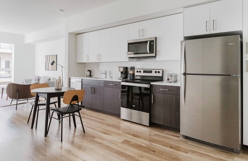 Hayward Apartment | Lovely Hayward 1BR w/On-Site Retail & Restaurants, by Blueground