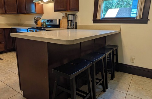 Near Northwest House | Lovely historic 3/2, huge private yard 1.5 mi to ND