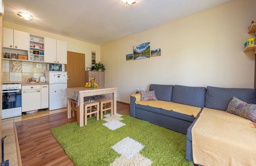 Gracac House | Lovely home in Kunovac Kupirovacki