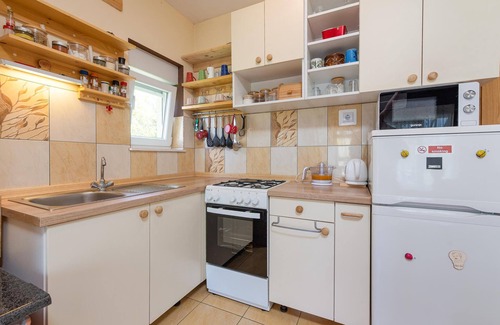 Gracac House | Lovely home in Kunovac Kupirovacki