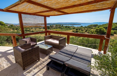 Banjol House | Lovely home in Banjol with sauna