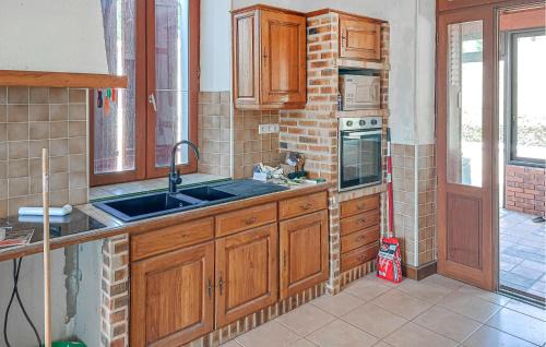 Nanteuil-en-Vallee House | Lovely Home In Nanteuil-En-Vallée With Wifi