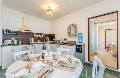 Stinica House | Lovely home in Josinovac with WiFi