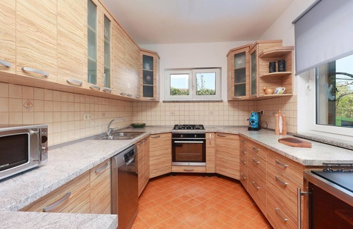 Veli Brgud House | Lovely home in Jurdani with sauna