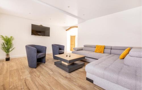 Ledinghem House | Lovely Home In Ledinghem With Wifi