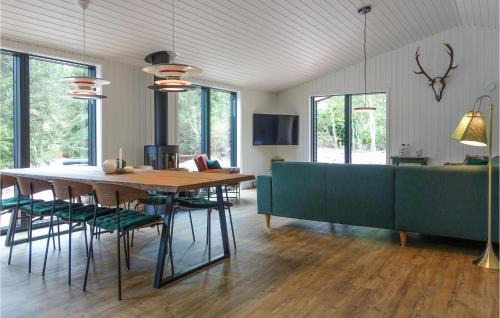 Bedegaard House | Lovely Home In Nexø With Kitchen