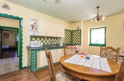 Otocac House | Lovely home in Otocac with WiFi