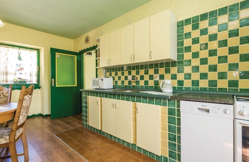 Otocac House | Lovely home in Otocac with WiFi