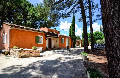 Roussillon House | Lovely home in Roussillon with kitchen