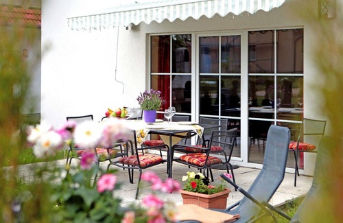 Verchen House | Lovely home in Verchen with WiFi