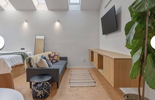 Park Mesa Heights Condo | Lovely home located in View Park, CA