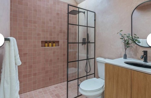 Park Mesa Heights Condo | Lovely home located in View Park, CA
