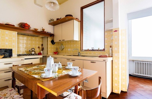 San Bartolomeo al Mare Apartment | Lovely apartment for 6 people with WIFI, A/C, balcony and pets allowed