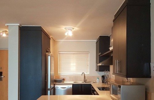 Lagoon Beach Apartment | Lovely Lagoon Beach Holiday Apartment (JB)