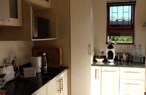 Somerset West House | Lovely Lodge in quiete location - Somerset WestnUp to 8 persons