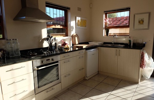 Somerset West House | Lovely Lodge in quiete location - Somerset WestnUp to 8 persons