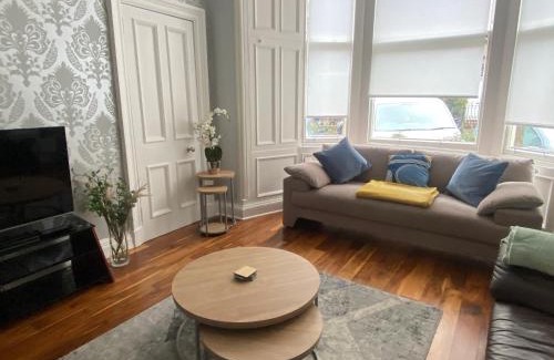 Merchiston Apartment | Lovely main door 2 bed apartment