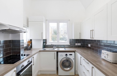 Hove Apartment | Lovely, modern & spacious 1-bed flat central Hove