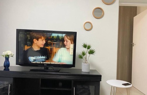 Greater Johannesburg Metropolitan Area Apartment | Lovely one-bedroom apartment in a secure complex in Northgate, Randburg