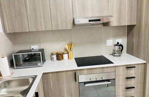 Greater Johannesburg Metropolitan Area Apartment | Lovely one-bedroom apartment in a secure complex in Northgate, Randburg