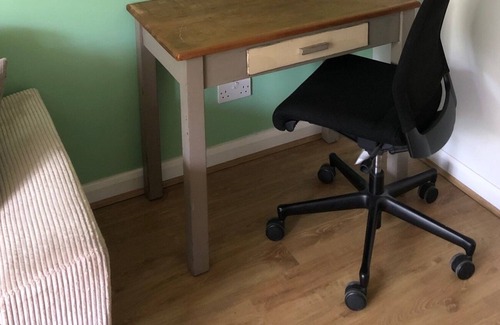 Bow West Apartment | Lovely One Bedroom Apartment in East London!