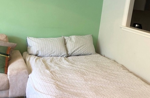 Bow West Apartment | Lovely One Bedroom Apartment in East London!