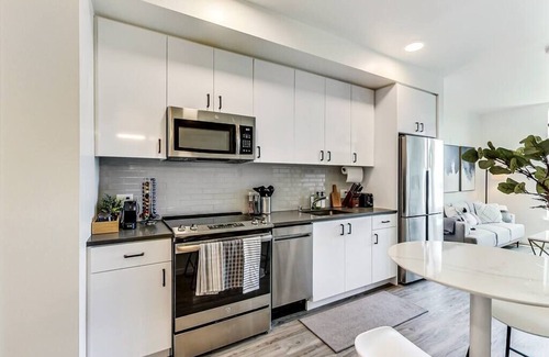 Clawson Apartment | Lovely Open One-Bedroom in West Oakland