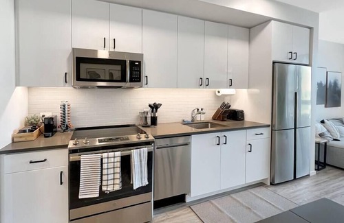 Clawson Apartment | Lovely Open One-Bedroom in West Oakland