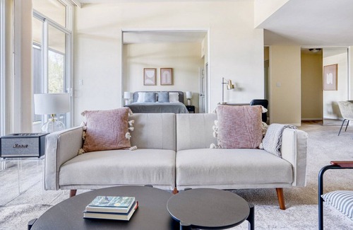 Palo Alto Apartment | Lovely Palo Alto 2BR w/ Gym, Pool, 3 min drive to Stanford, by Blueground