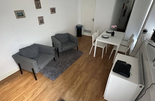 City of Westminster Apartment | Lovely Private Room In Historic Bond Street.EnSuite and covered Private Entrance