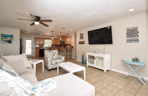 Hampton House | Lovely, Quaint Home on the Beautiful 822 Acre Hampton Lake