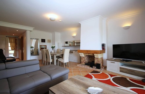 Quarteira Apartment | Lovely refurbished 2 bedroom 2 bathroom apartment with A/C in the Algarve