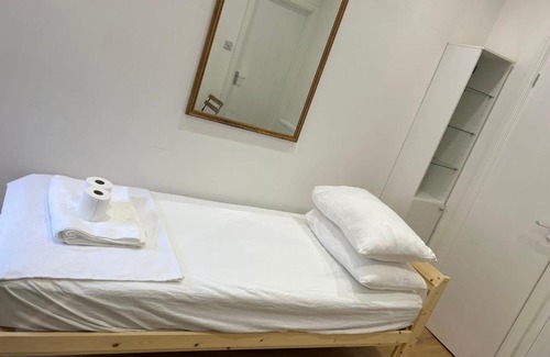 Stonebridge Apartment | Lovely Rooms London