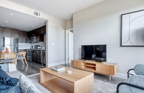 Hillsdale Apartment | Lovely San Mateo 2BR w/Pool, Gym & W/D, nr Caltrain, by Blueground
