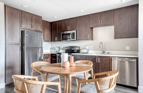 Hillsdale Apartment | Lovely San Mateo 2BR w/Pool, Gym & W/D, nr Caltrain, by Blueground