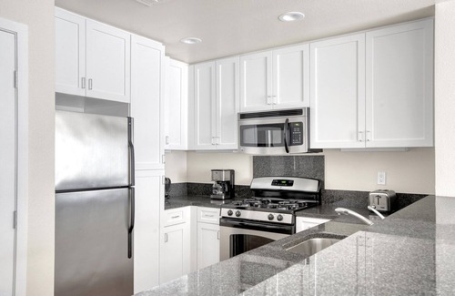 Santa Clara Apartment | Lovely Santa Clara 1BR w/Lounge, W/D & Gym, walk to Shops, by Blueground