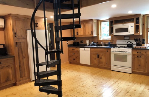 East Calais Cabin | Lovely secluded cabin on VAST trail. Drive to Stowe, Smuggs, Jay Peak & others