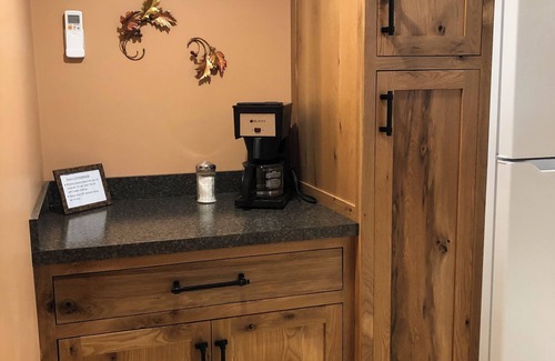 East Calais Cabin | Lovely secluded cabin on VAST trail. Drive to Stowe, Smuggs, Jay Peak & others